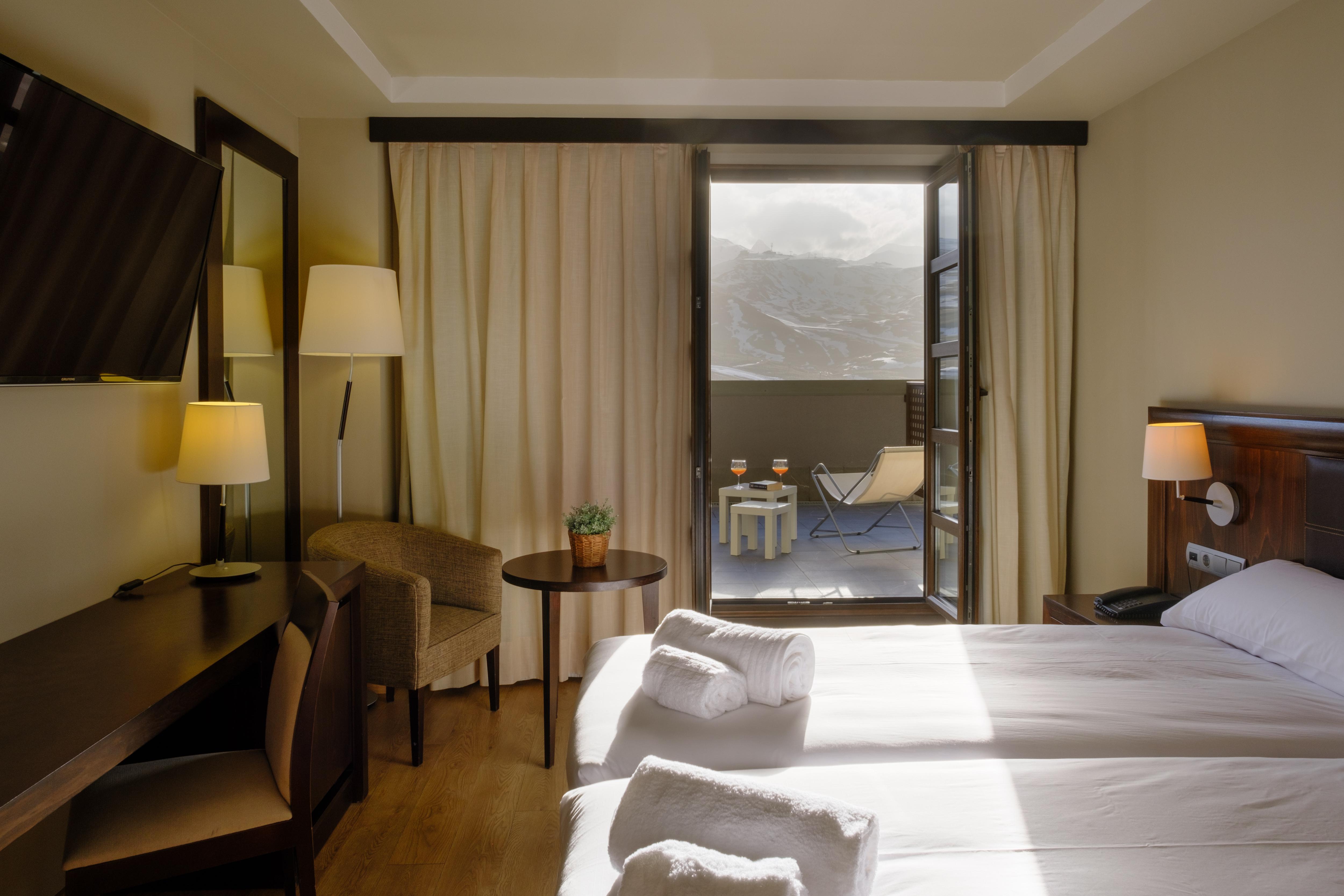 Snoe Aragon Hills Hotel ฟอร์มีกัล ภายนอก รูปภาพ