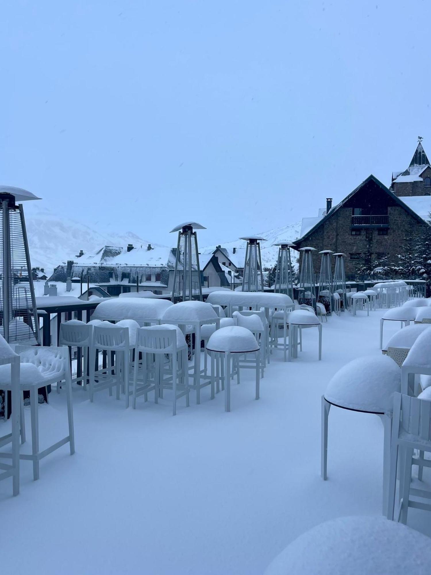 Snoe Aragon Hills Hotel ฟอร์มีกัล ภายนอก รูปภาพ